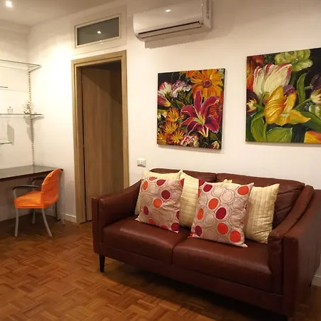 Casa Dei Fiori Colorful * בארי